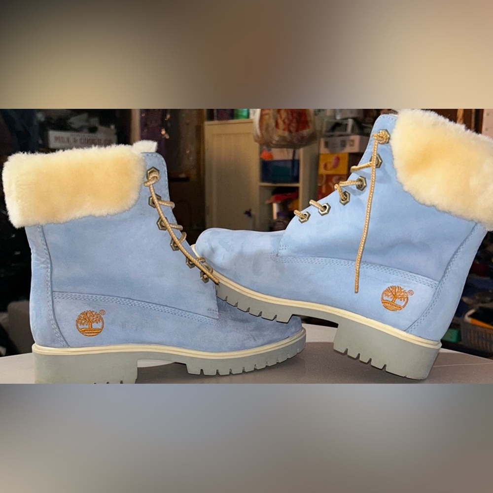 Baby blue with white faux fur size 6.5 women’s timbs.